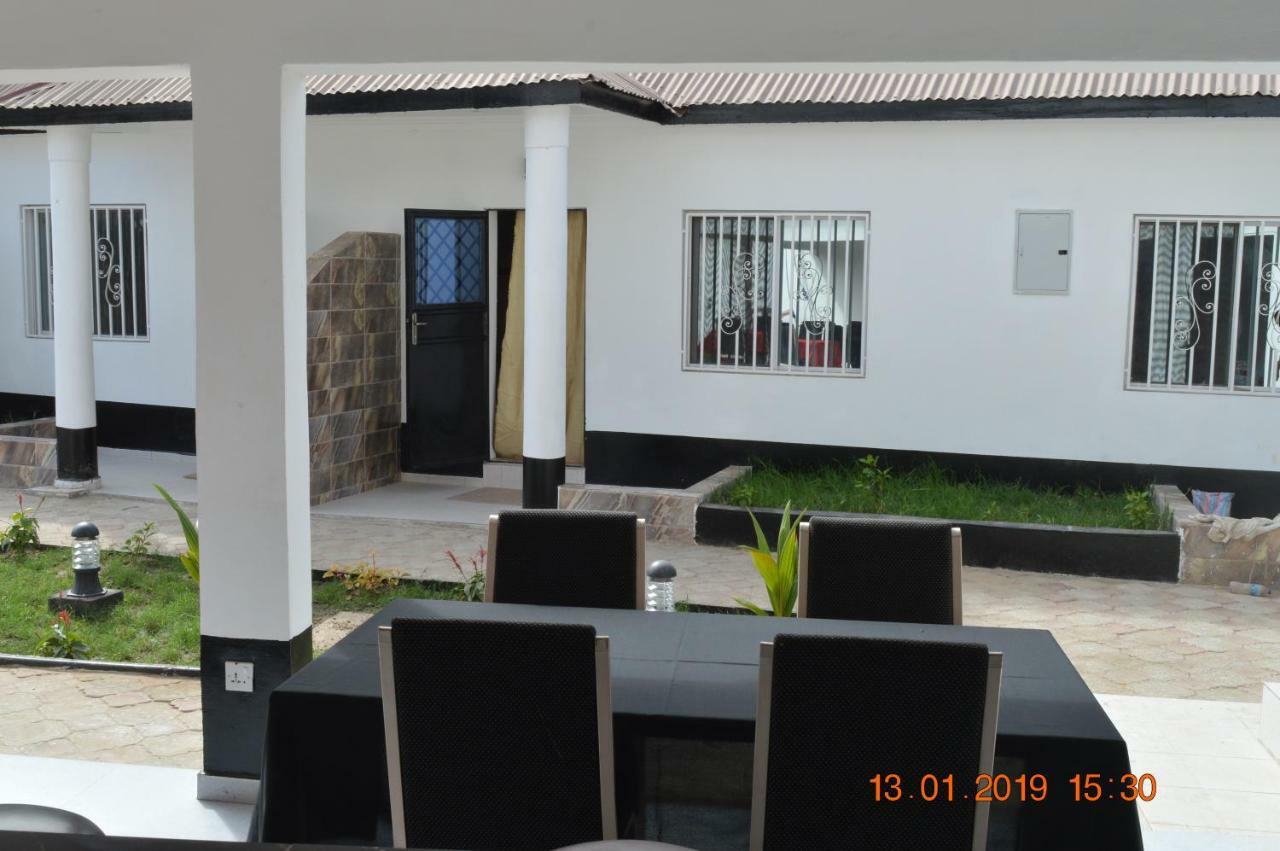 Sukuta Nema Guest House Banjul Exterior foto